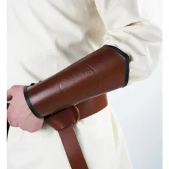 Leonardo Carbone Armbeschermers Vegvisir, Bruin