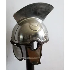 Deepeeka Laat-Romeinse Centuriohelm, Intercisa IV