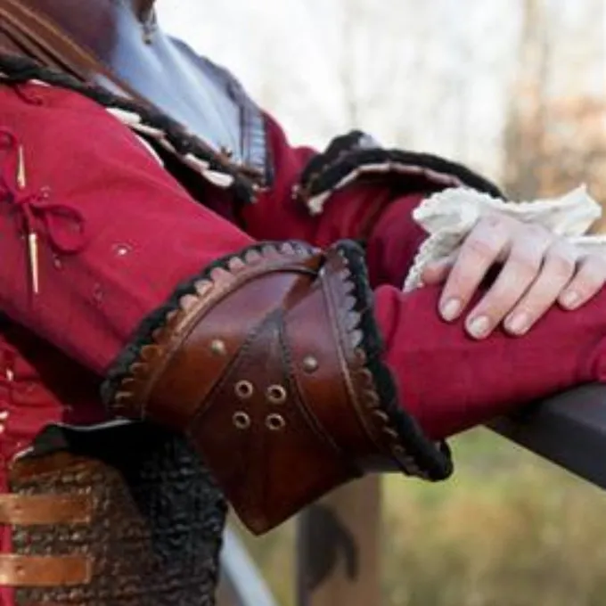 Epic Armoury Paar Leren Elleboogbeschermers, Bruin-zwart