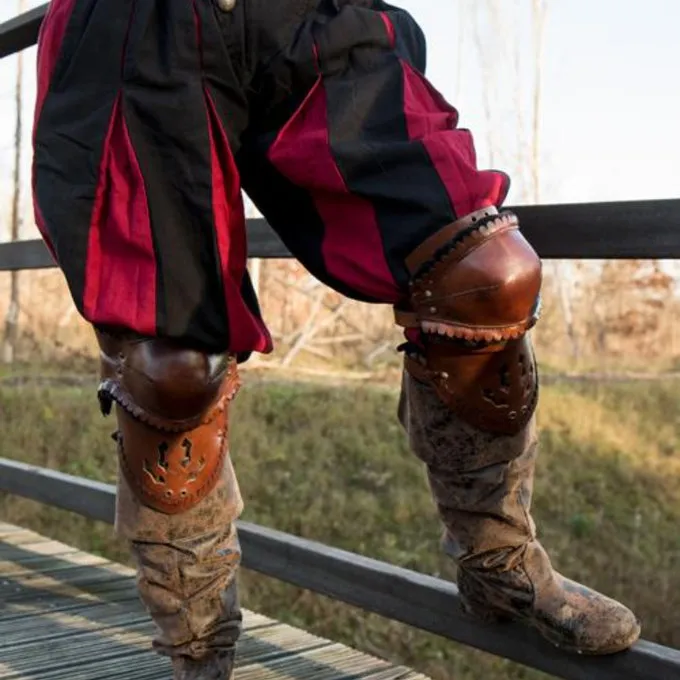 Epic Armoury Paar Leren Kniebeschermers, Bruin-zwart - Afbeelding 3